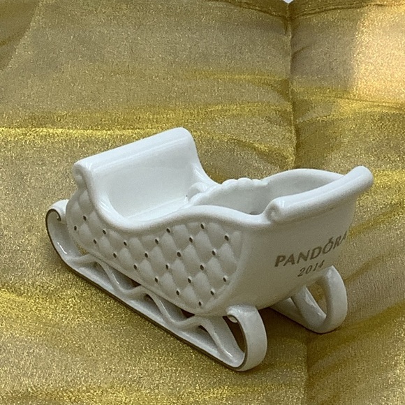 2014 Pandora Sled Christmas Ornament - Picture 6 of 8